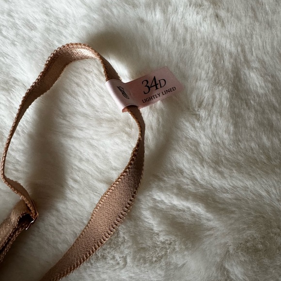 NWT Victoria Secret lace bra 34D - Picture 4 of 6